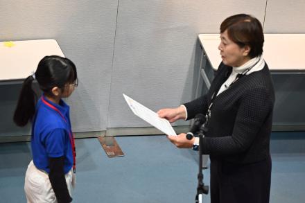 卒業証書を受け取る代表者 卒業証書を受け取る代表者