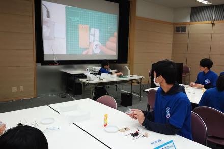 つくり方を熱心に聞く受講生 つくり方を熱心に聞く受講生